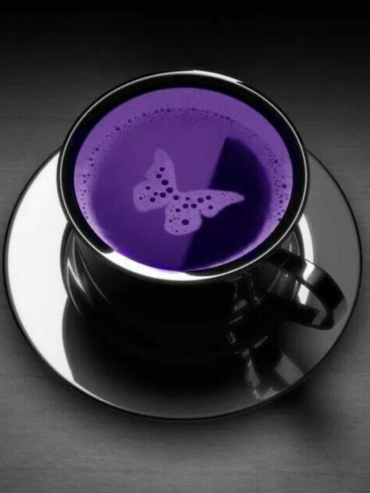 Утренний кофе в сиреневых тонах