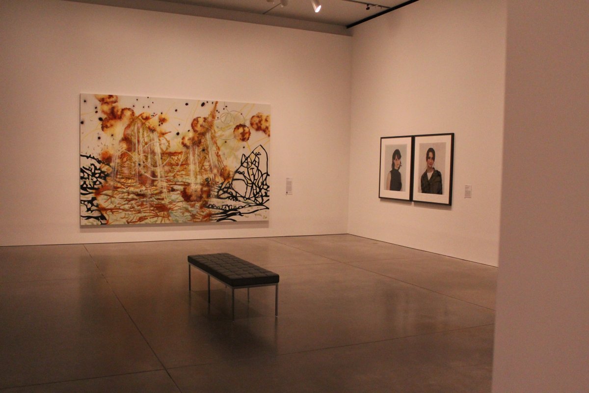 Интерьер картинной галереи