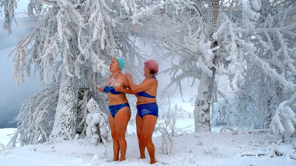 Люди в Сибири зимой