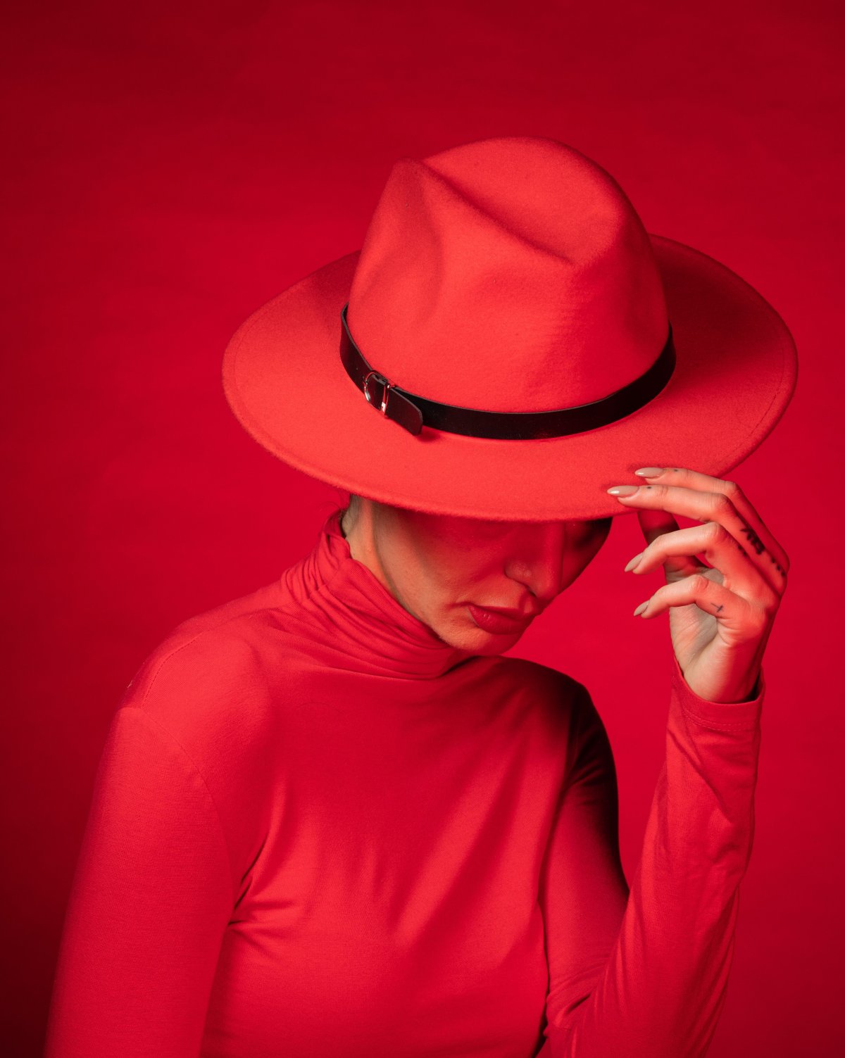 Рыжая в шляпе