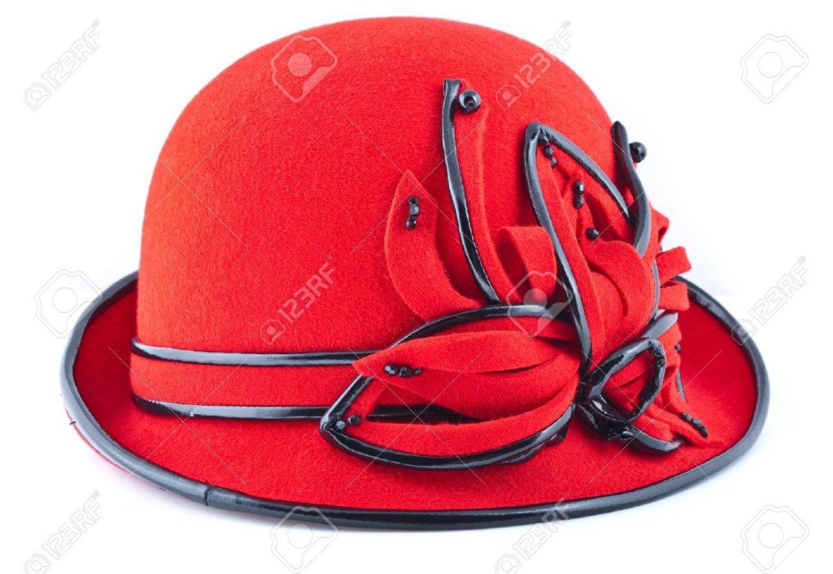 Торт м женщиной в шляпе в Красном