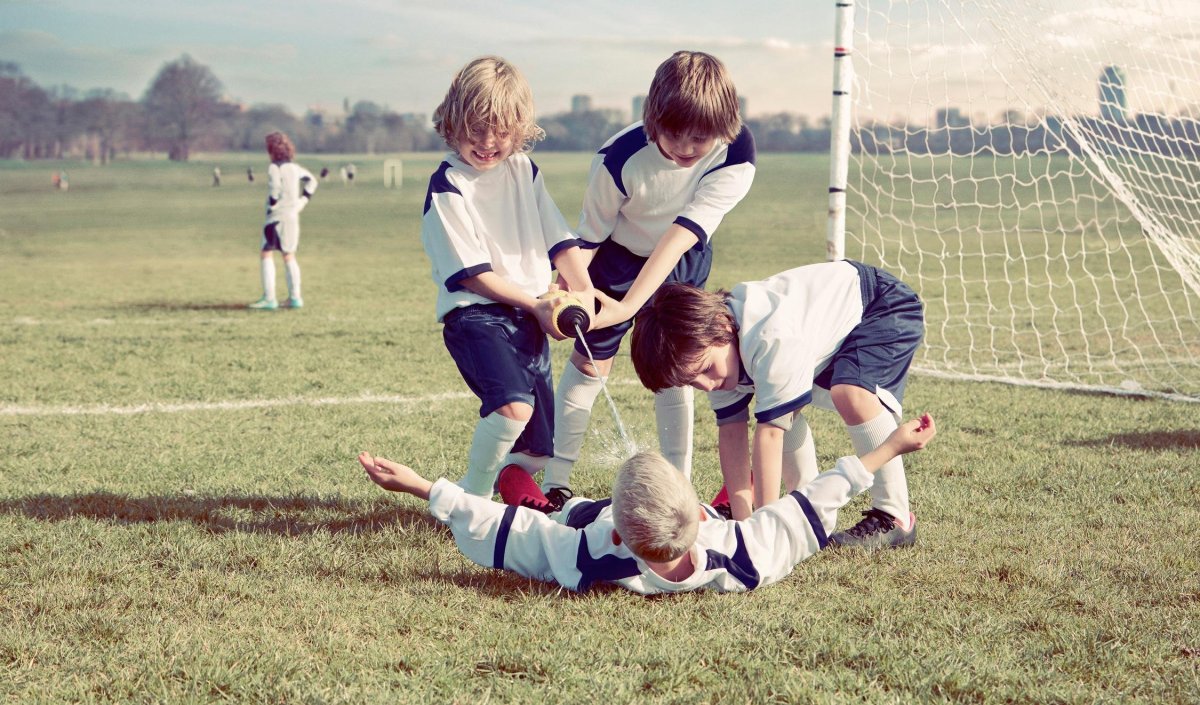 Смешной футбол для детей