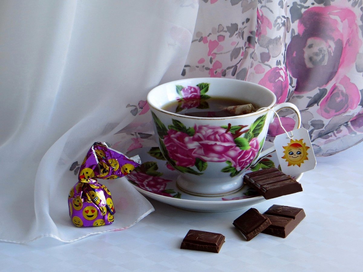 Натюрморт с чаем и сладостями