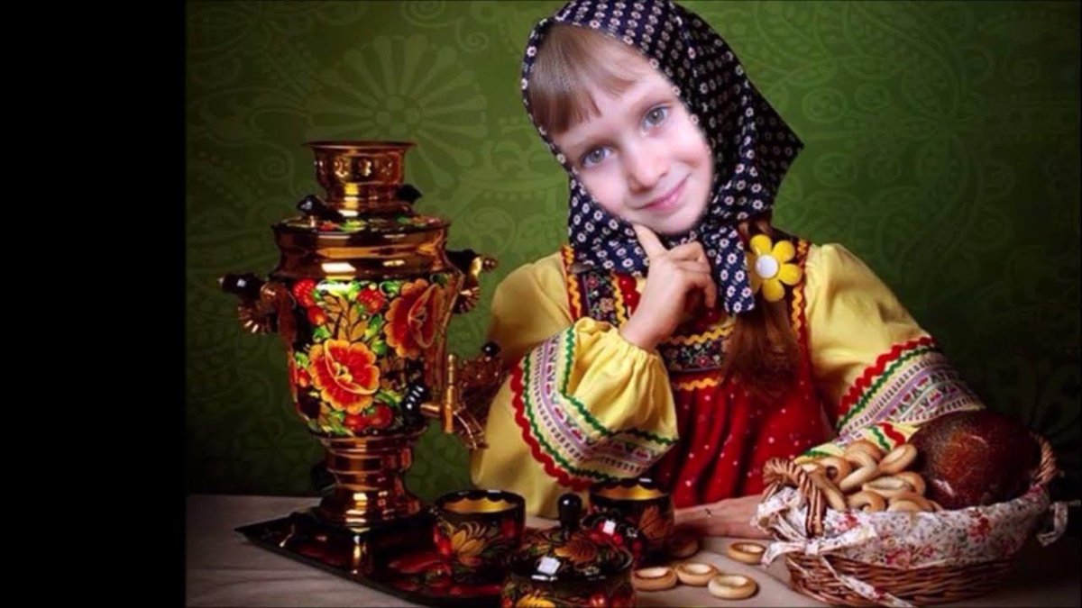 Девушка с самоваром