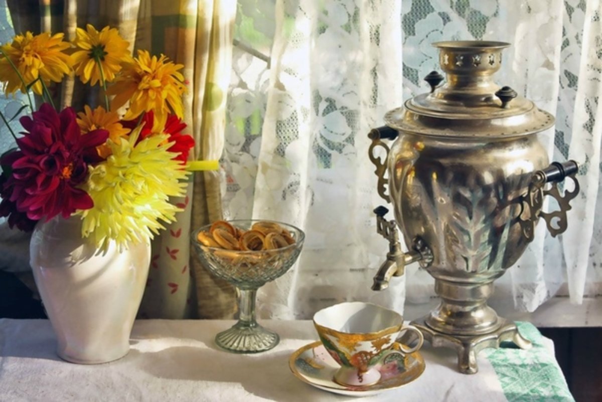 Самовар с кружками