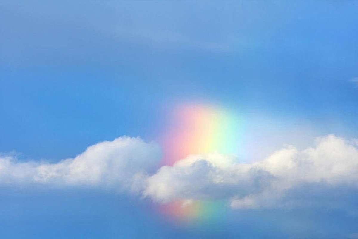 Фон небо с радугой