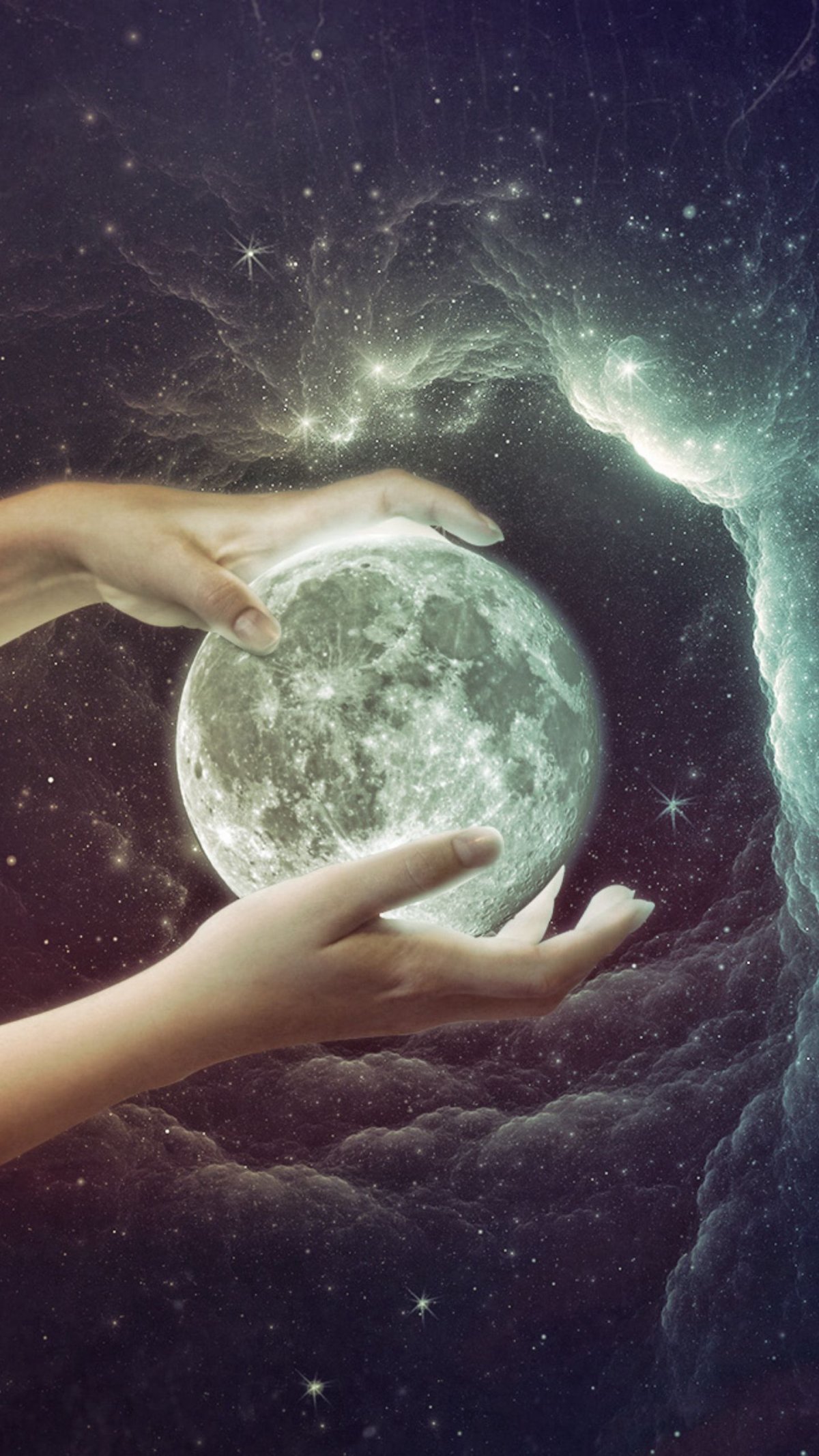 Девушка с планетой в руках