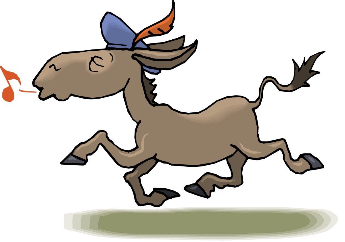 Олень ест морковь