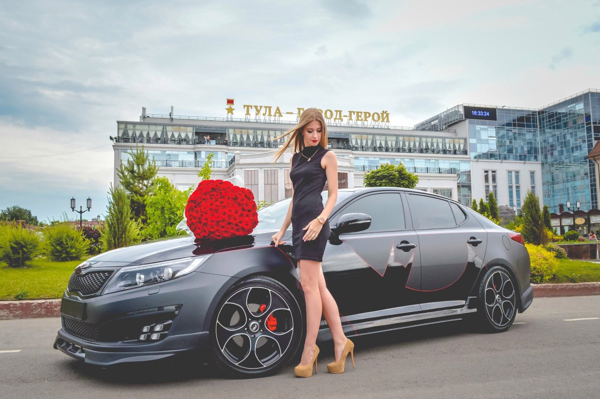 Киа Оптима и девушка