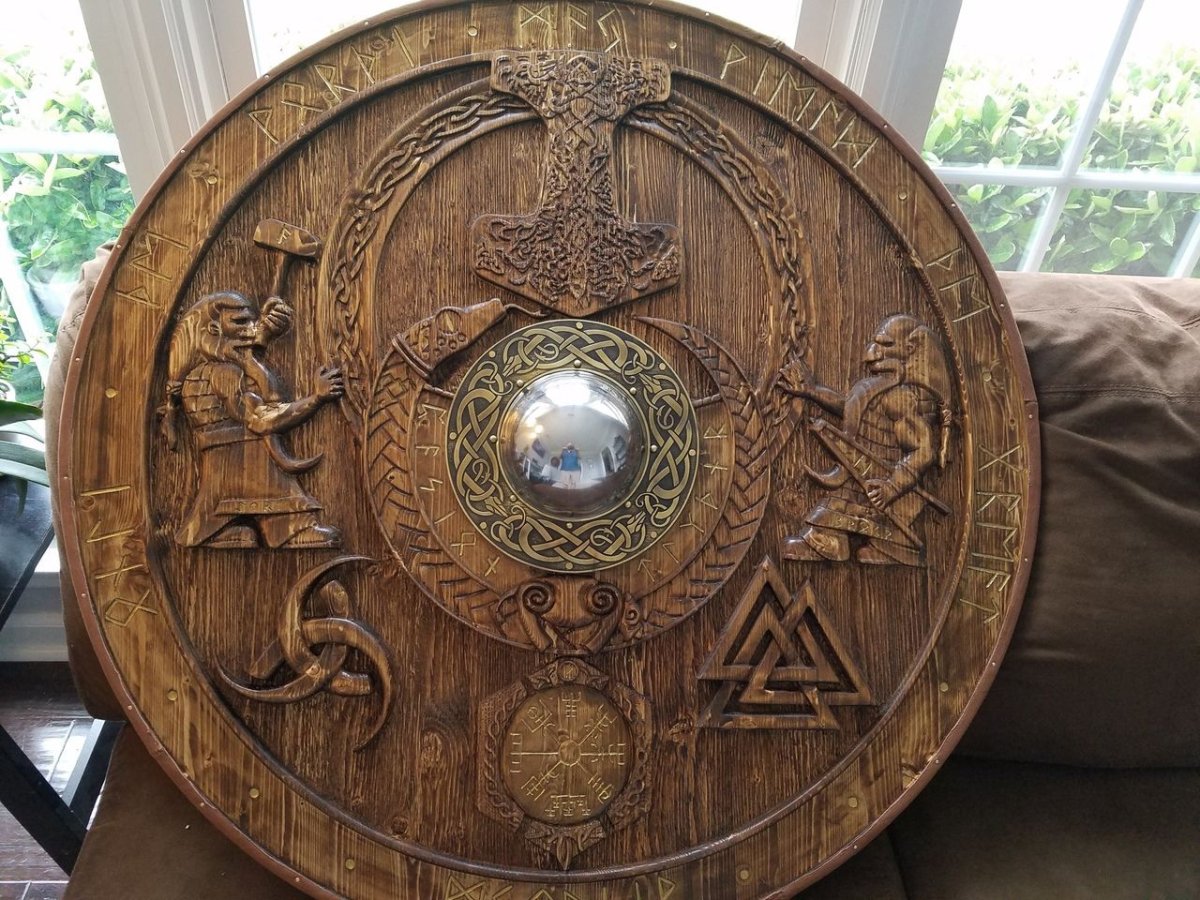 Деревянный щит викингов