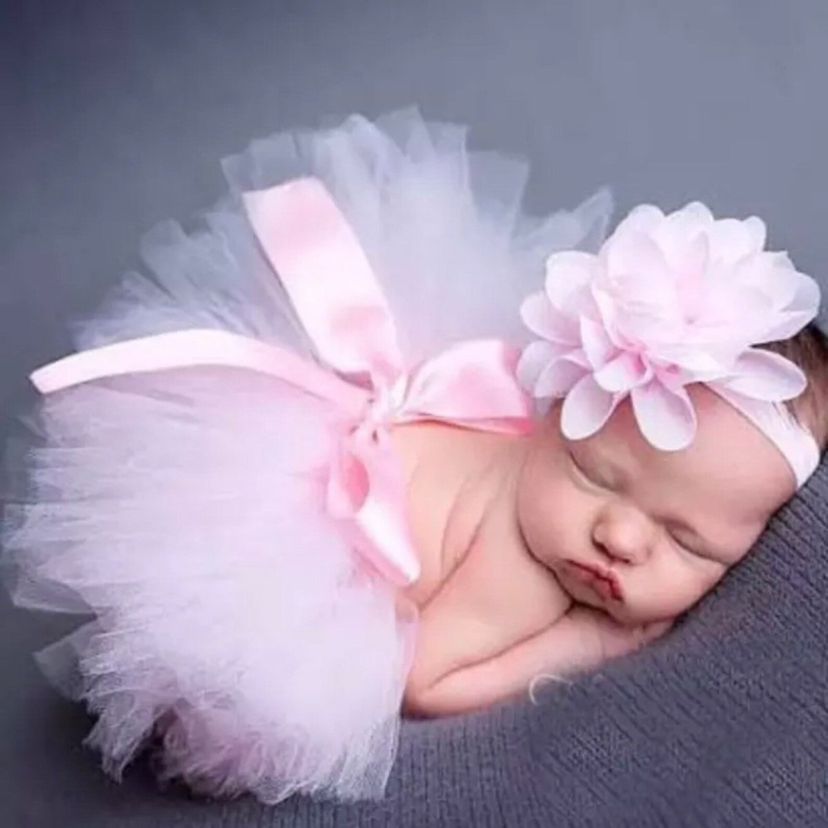 Новорожденная девочка