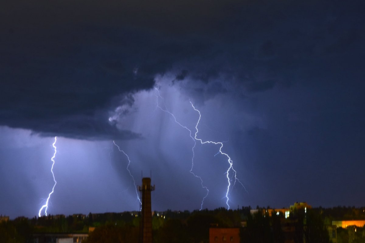 Гроза и град в Луганске