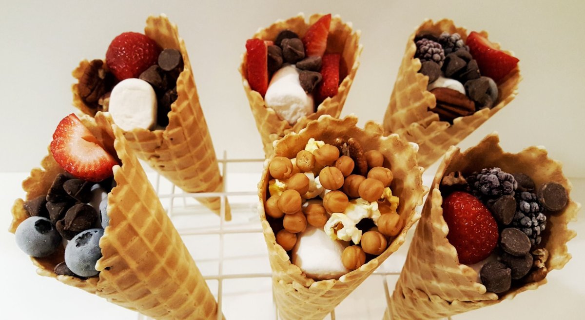 Мороженое в вафельном рожке