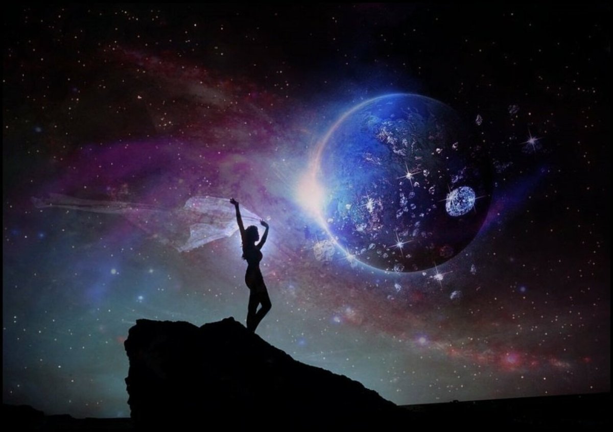 Девушка космос