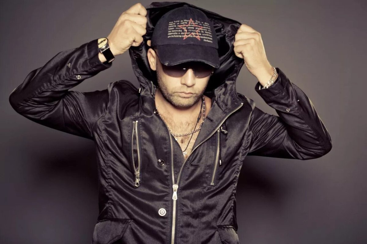 Парень в кепке