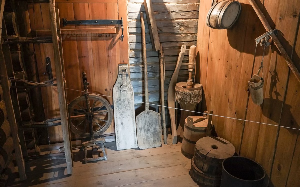 Сени в доме Есенина в Константиново