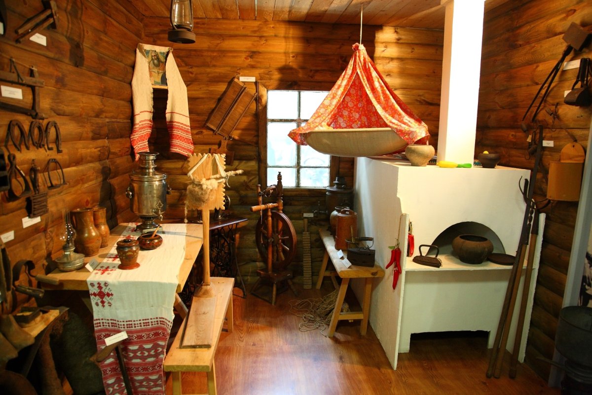 Изба древней Руси внутри