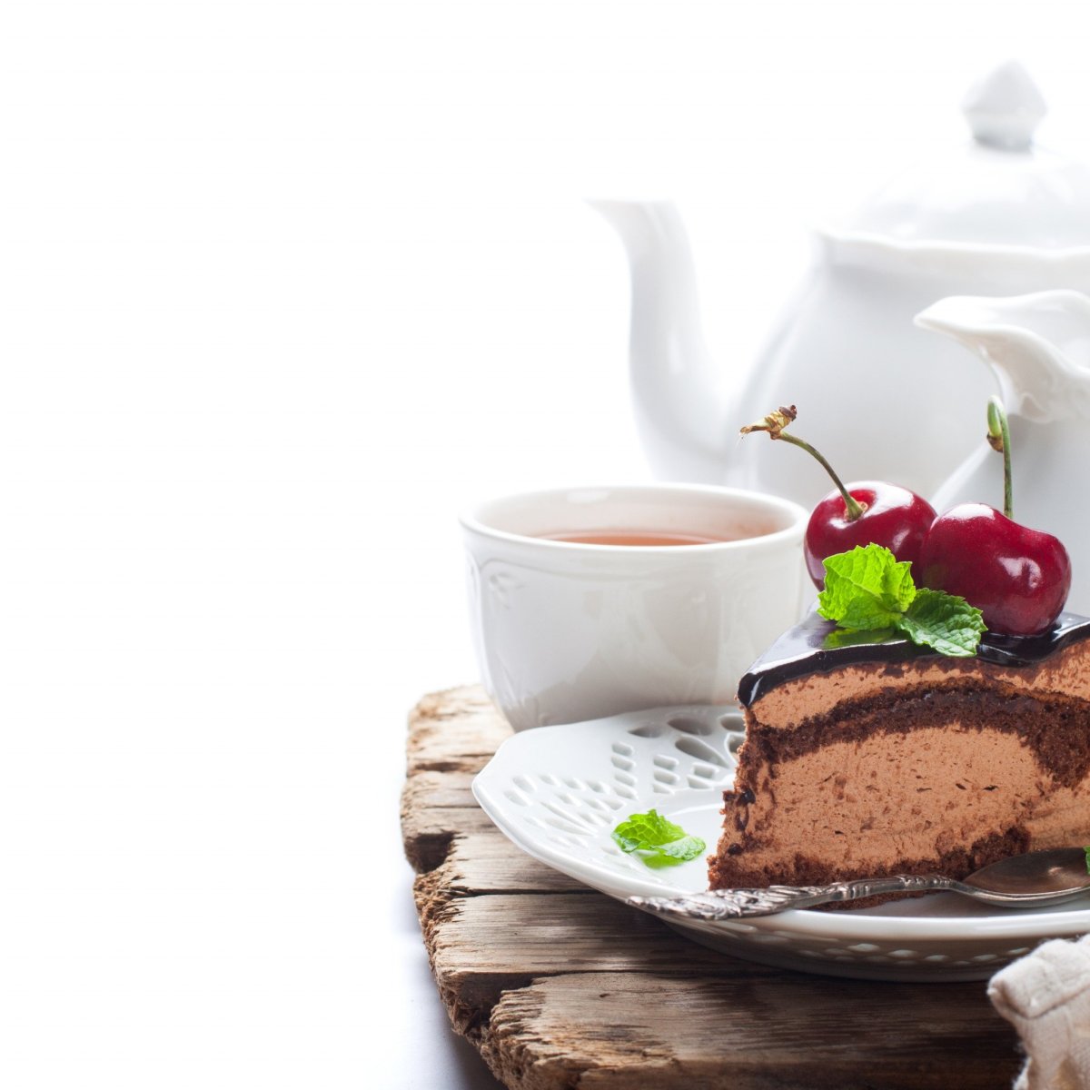 Чай с тортом