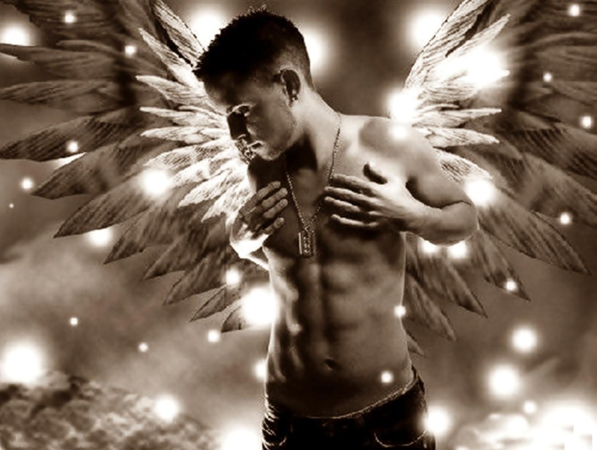 Красивый ангел парень