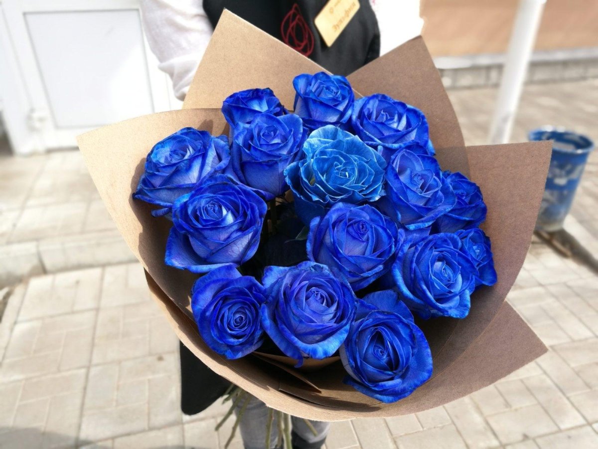 Красивый букет синих роз