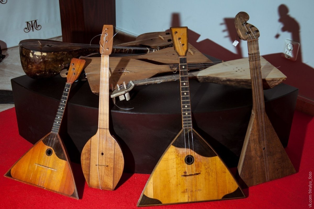 Балалайка красивая