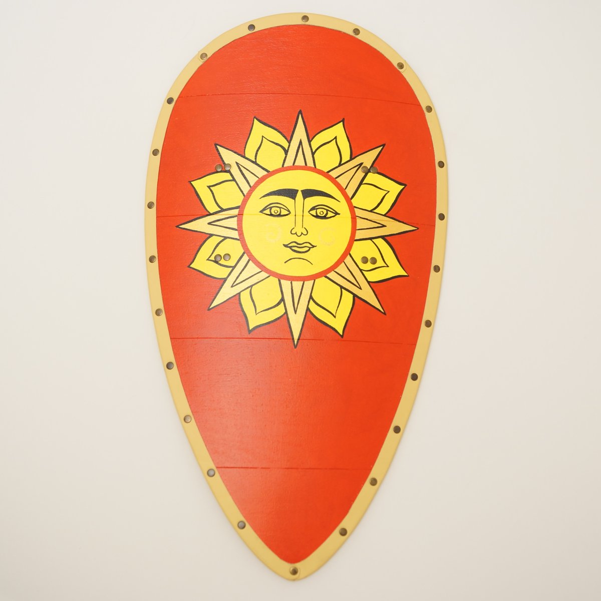 Щит воина древней Руси с солнцем