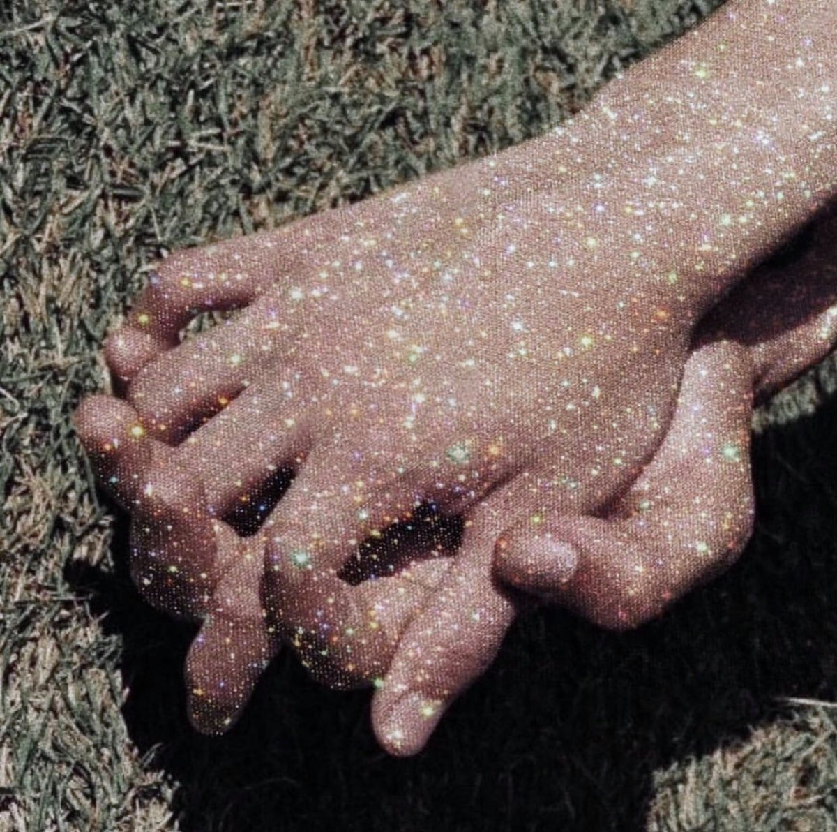 Держаться за руки Эстетика