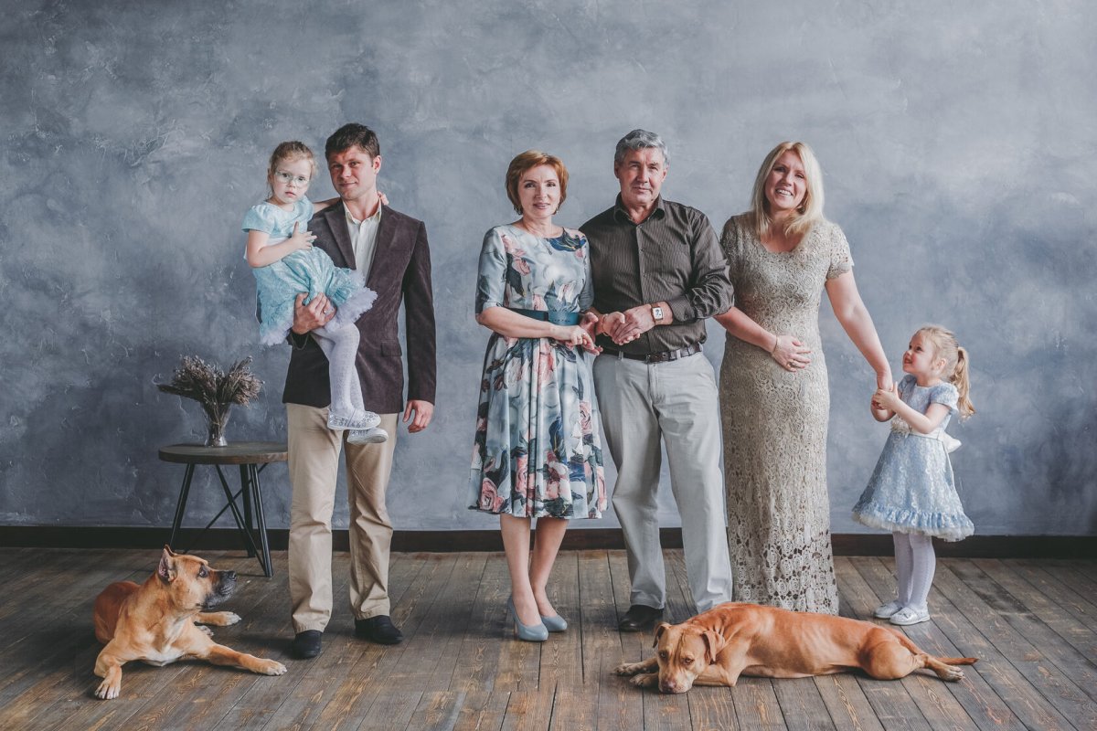 Счастливая семья на кухне