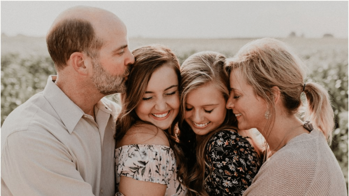 Бабушка дедушка и внуки