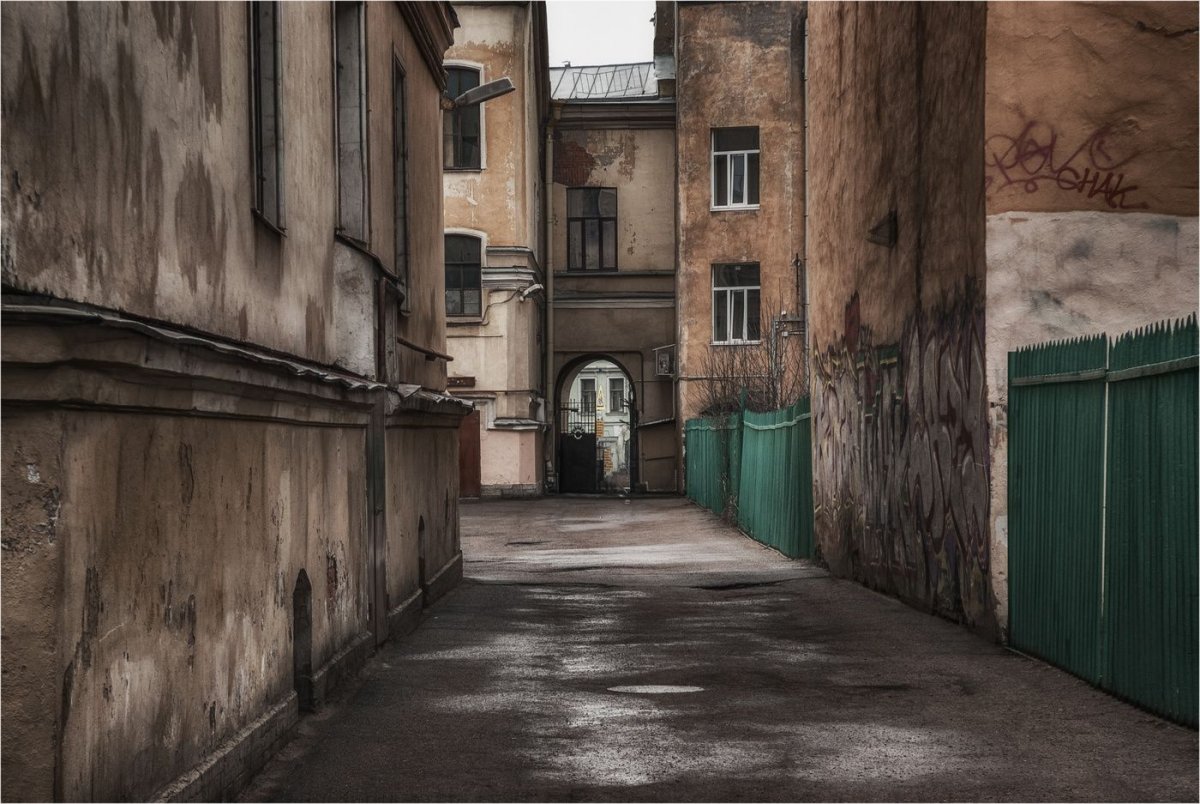 Дворы и подворотни Санкт-Петербурга