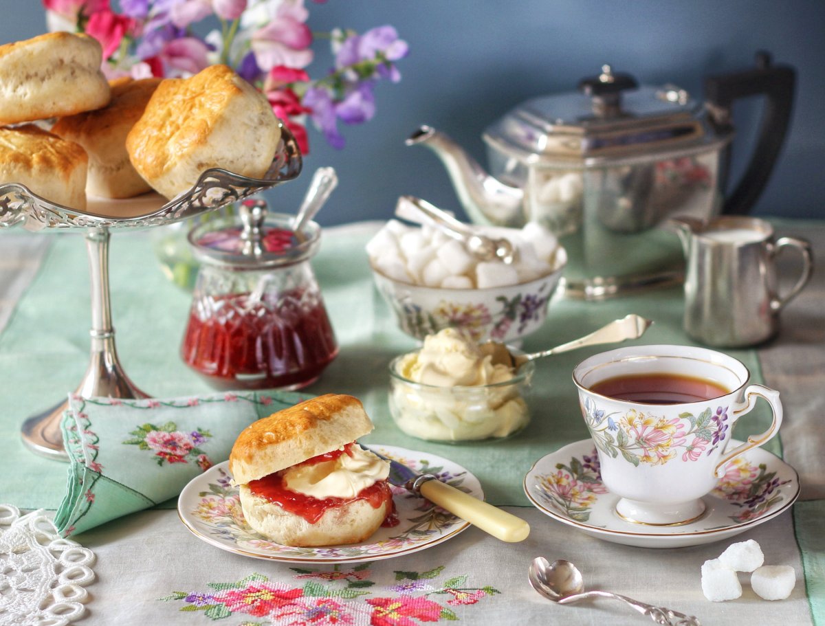 Чаепитие с вареньем
