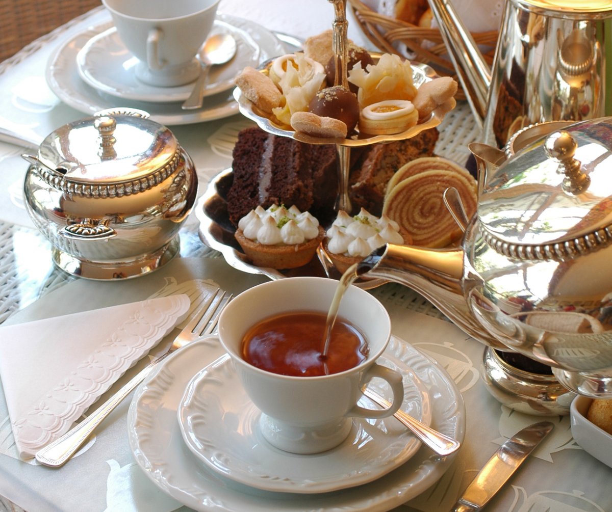 Красиво сервированный чайный стол