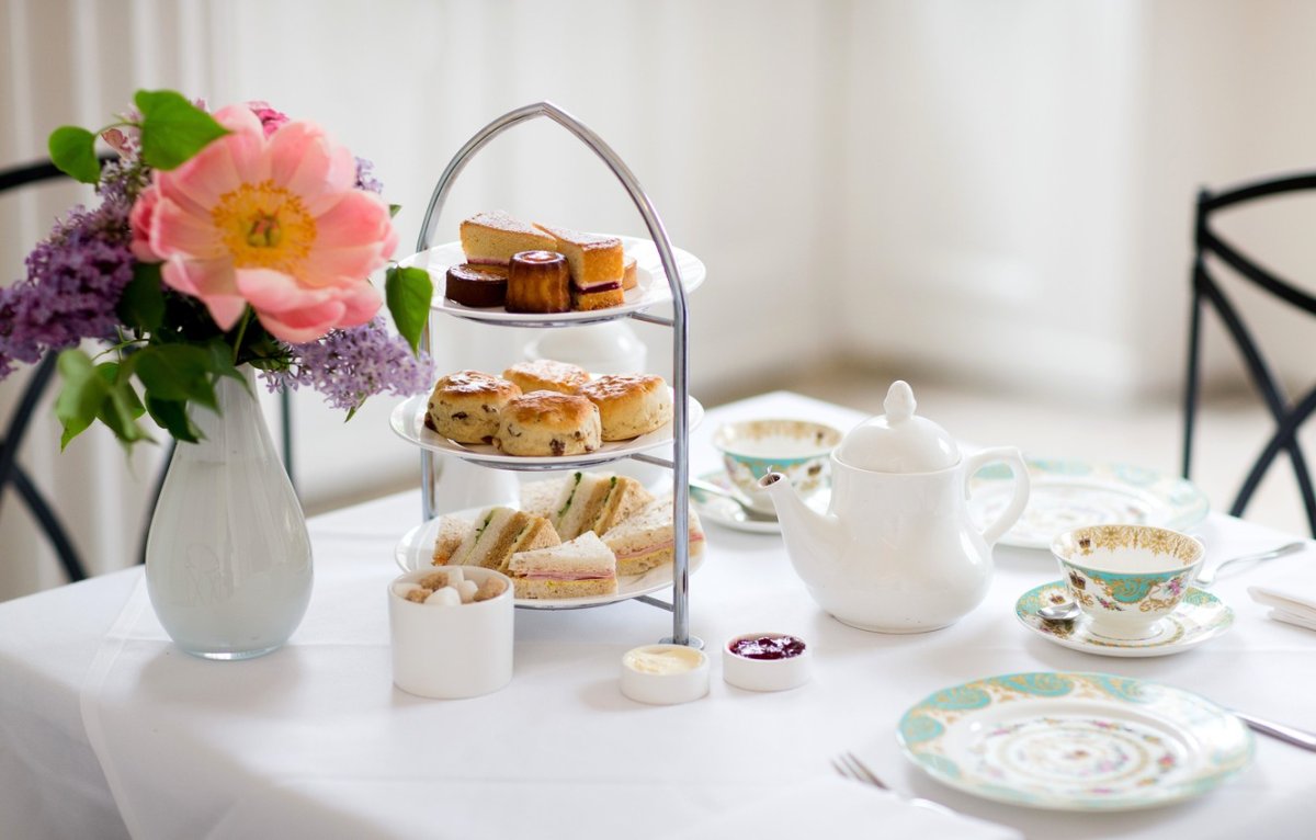 Красивый чайный стол