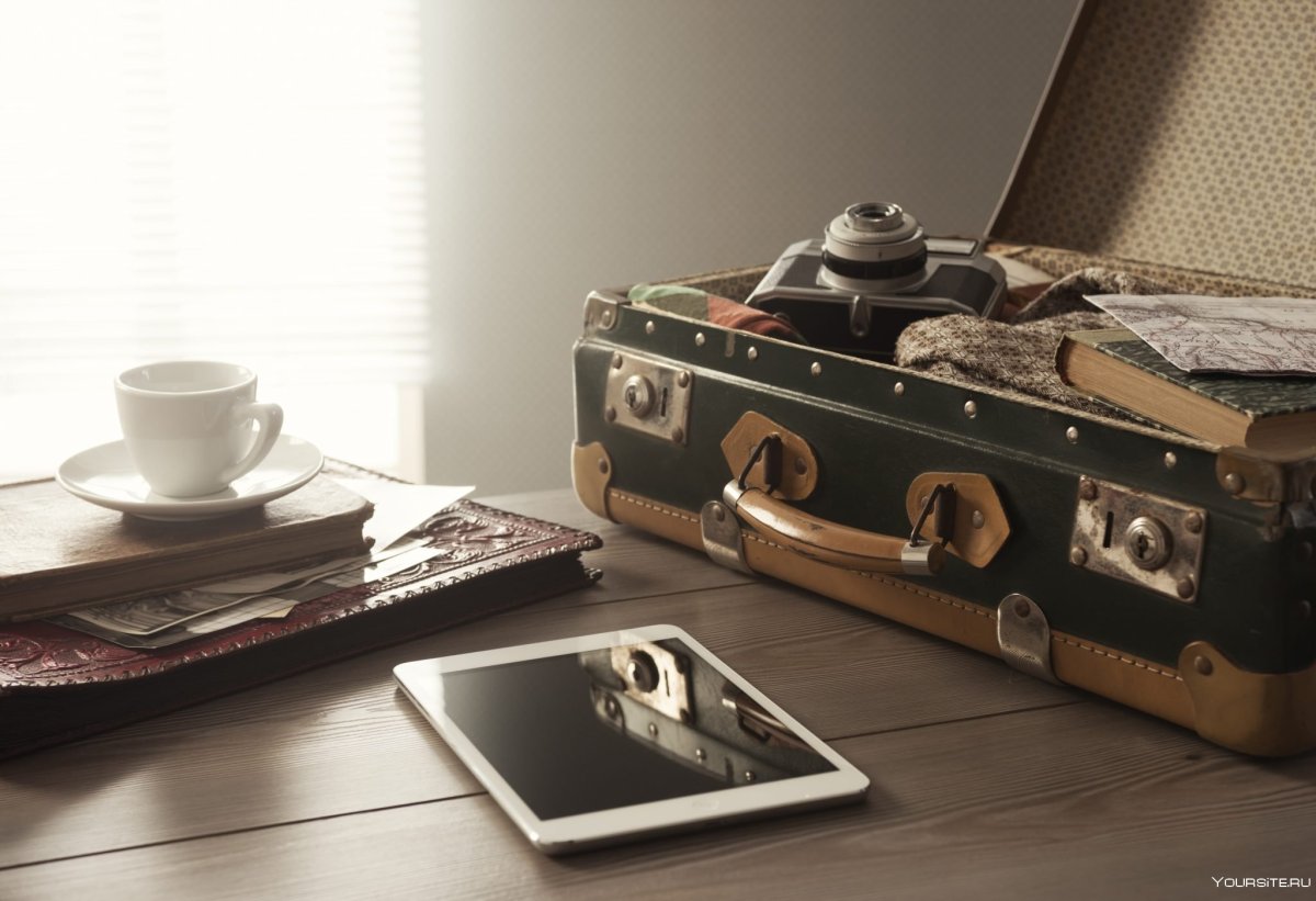 Винтажные вещи на столе