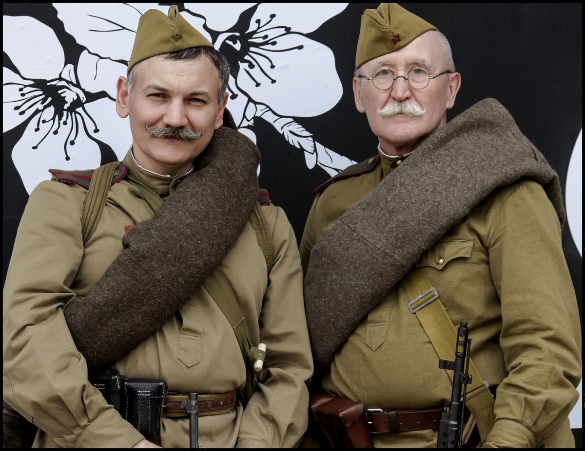 Плакат вырубной дети в военной форме