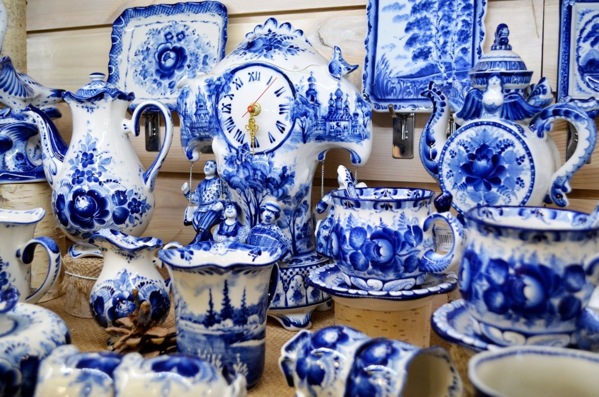 Чайник с чашкой на прозрачном фоне