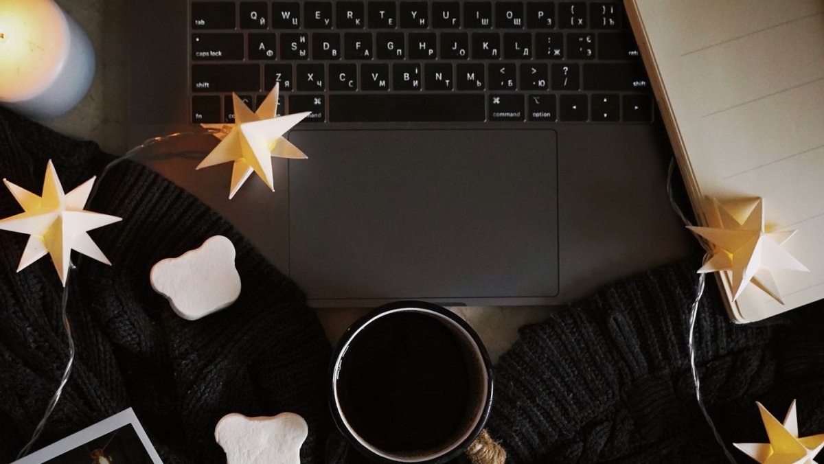 Уютный вечер с ноутбуком