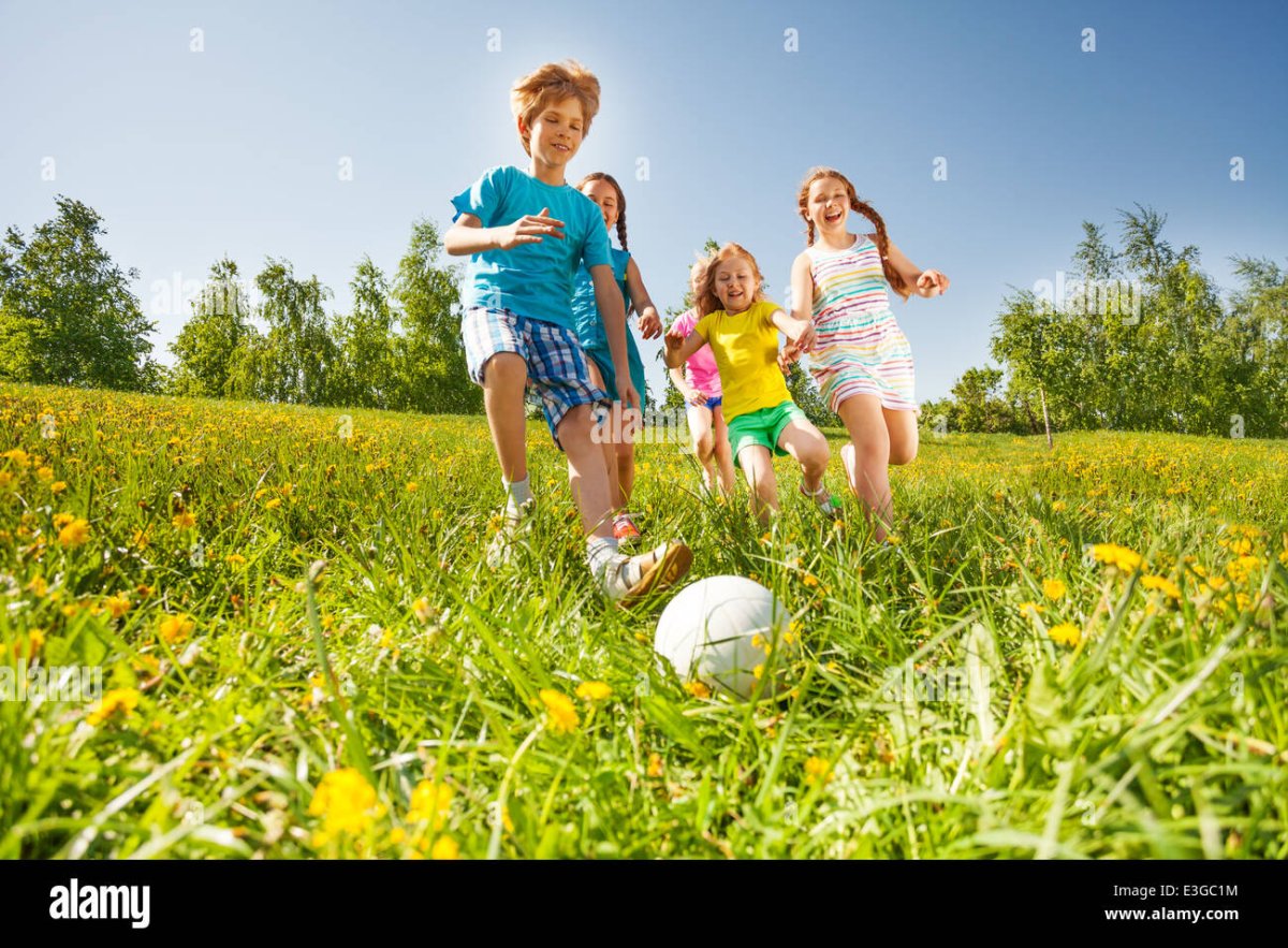 Радостный ребенок на Поляне