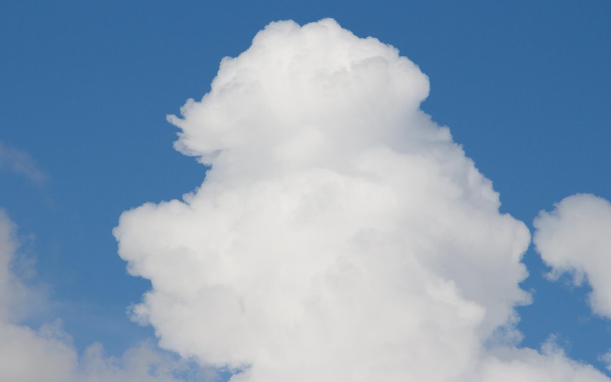 Светлые густые облака