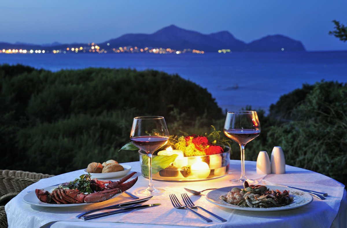 Ужин на берегу моря