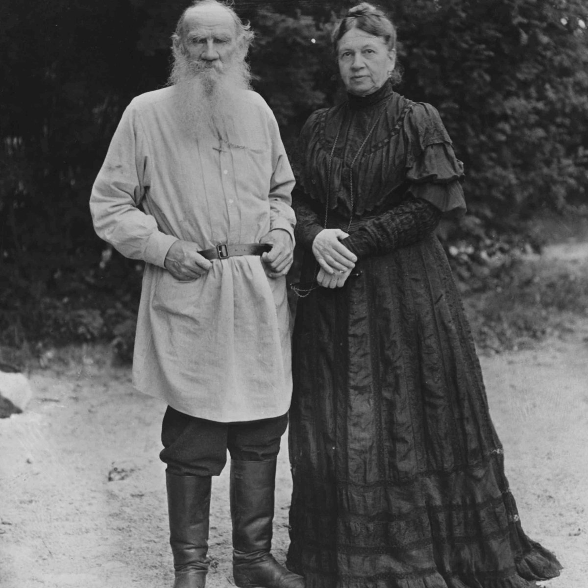 Лев Николаевич толстой и Софья Андреевна берс