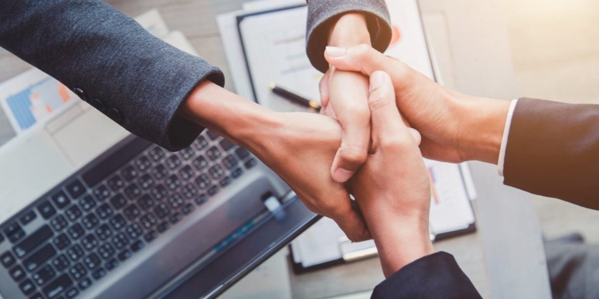 Рукопожатие ноутбук