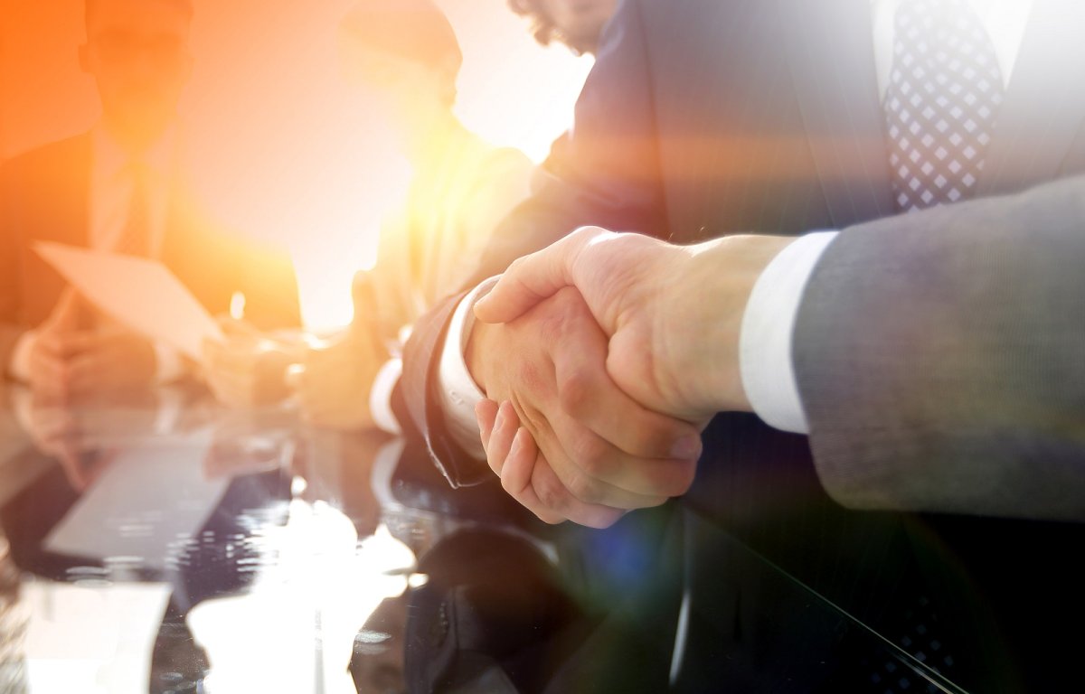 Рукопожатие на конференции