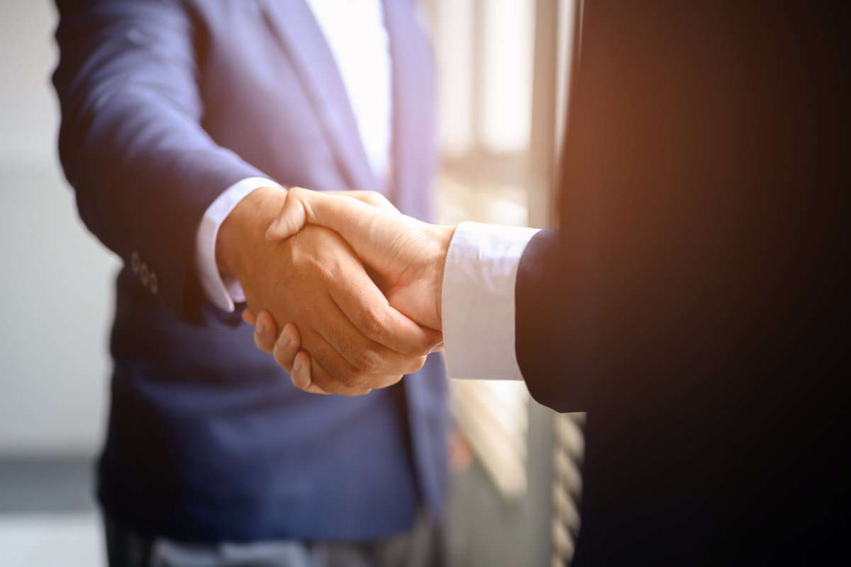 Жму руку обнимаю