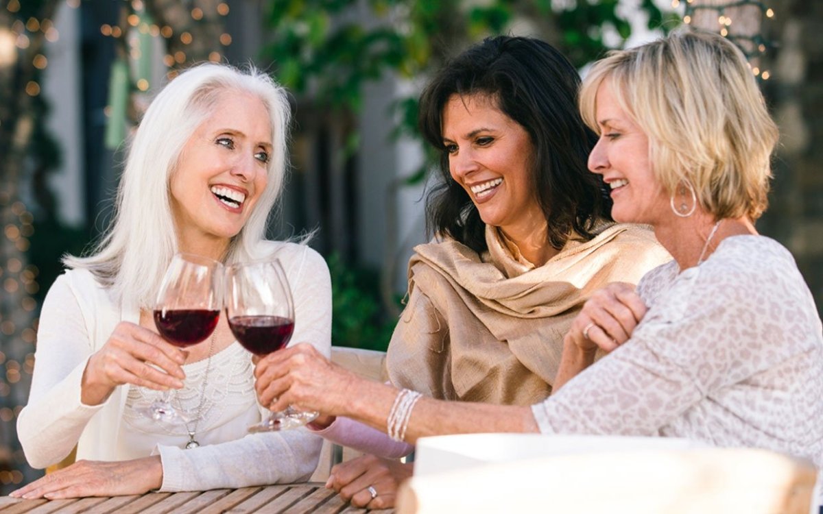 Три подруги в ресторане