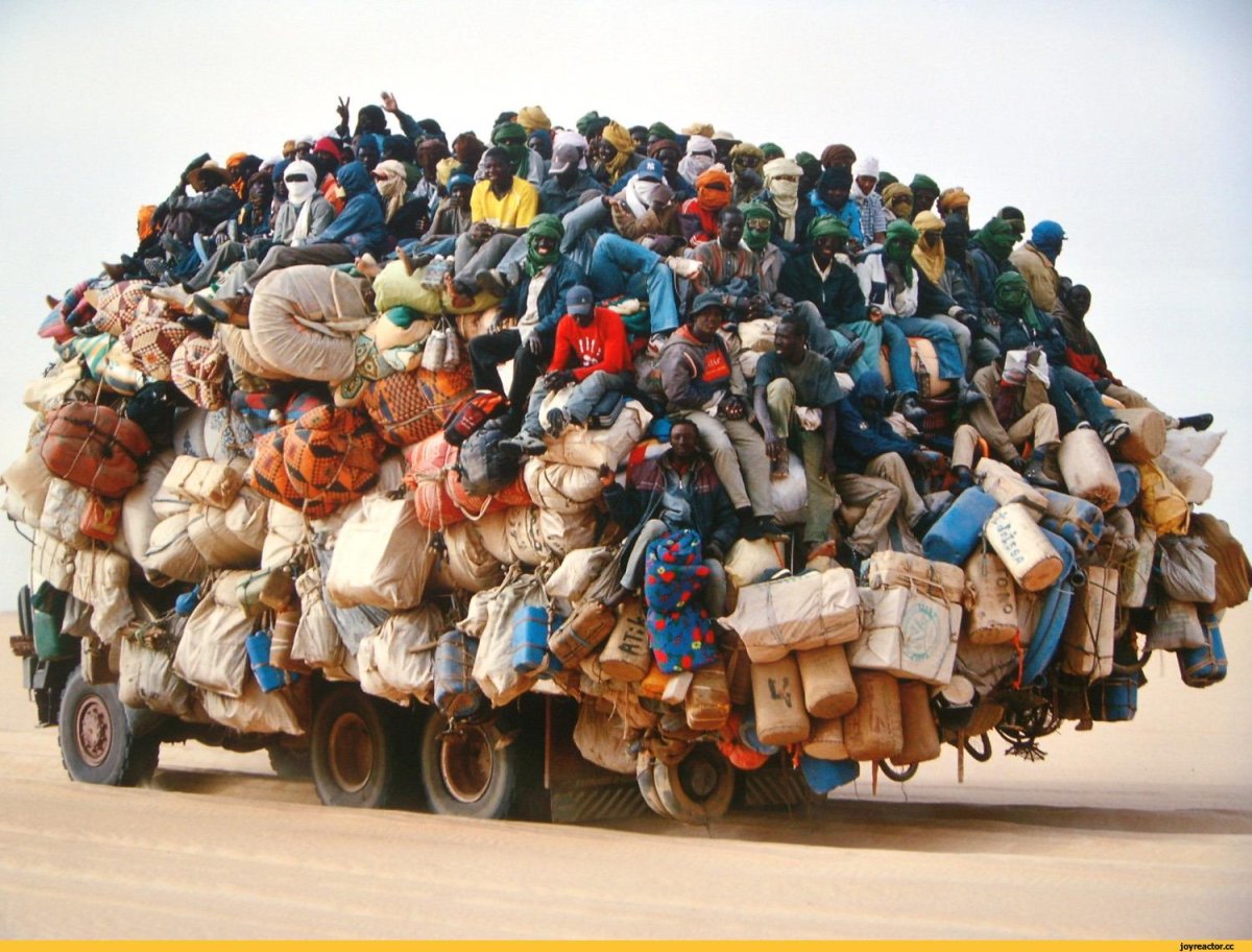 Грузовик с грузом