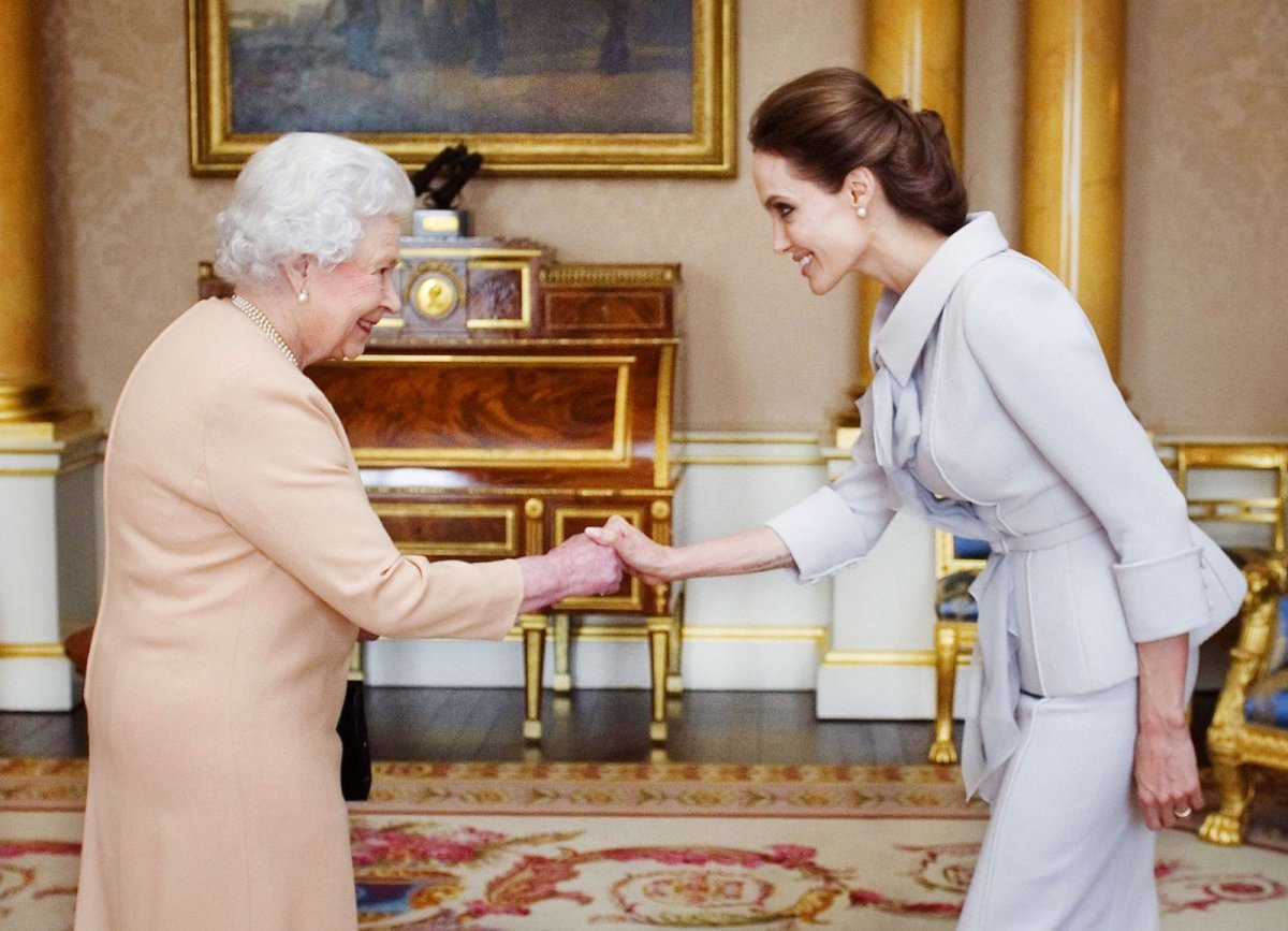 Анджелина Джоли и Королева Елизавета