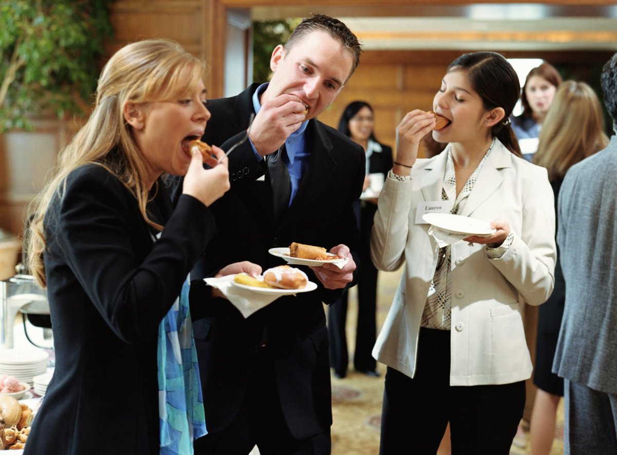 Ресторанный этикет за столом