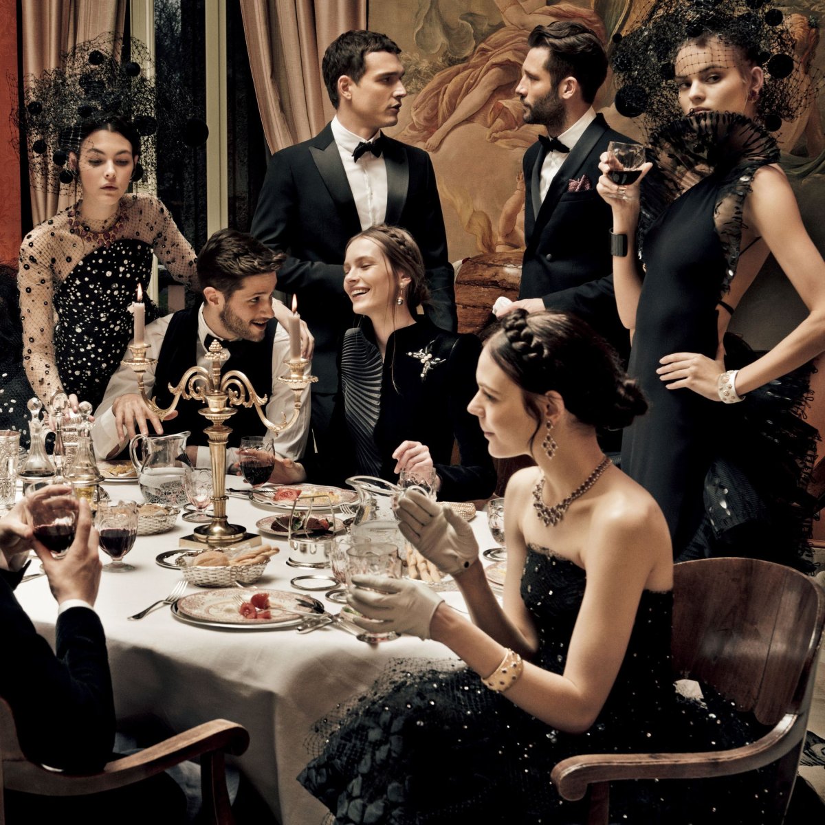 Гости за столом