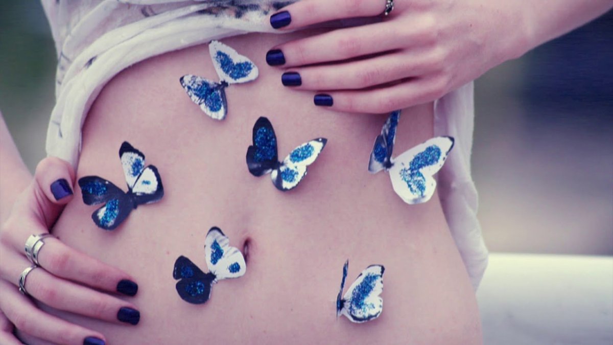 Бабочки в животике